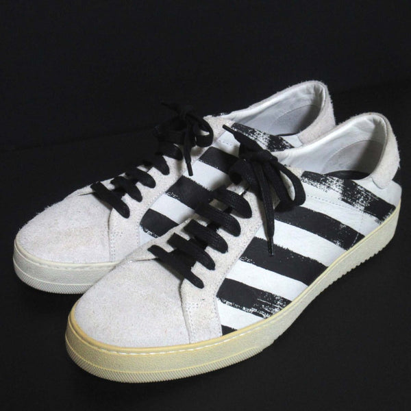 Off-White Low Cut Sneakers